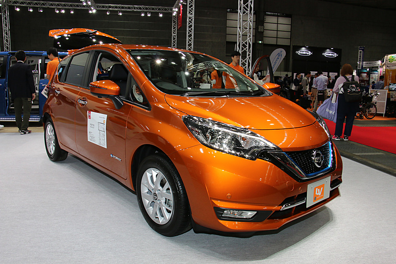 「ノート e-POWER 助手席回転シート」