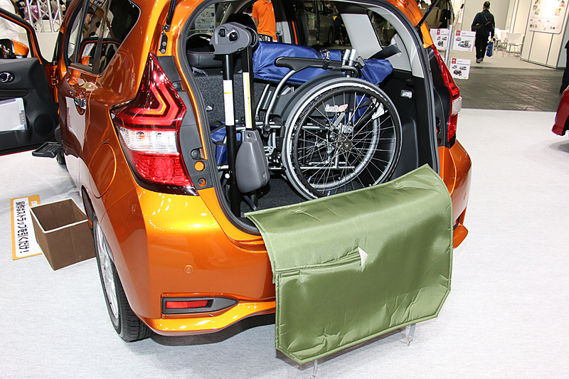 「ノート e-POWER 助手席回転シート」