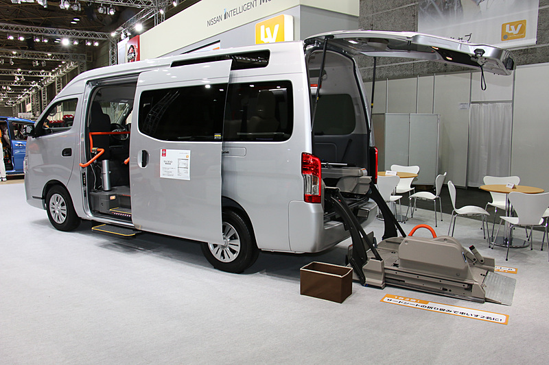 「NV350 キャラバン チェアキャブ」