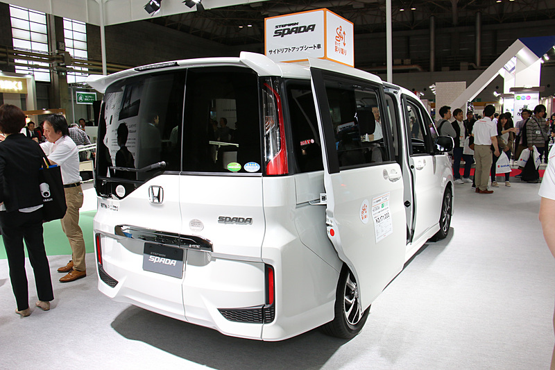 「ステップワゴン スパーダ サイドリフトアップシート車」