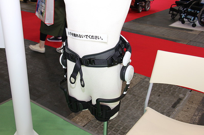 「ホンダ 歩行アシスト」の装着体験