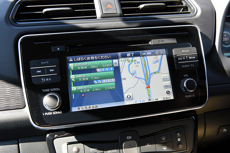 足柄SA付近を走行中。目的地まで263km、航続可能距離は281km（バッテリー残量77％）と表示