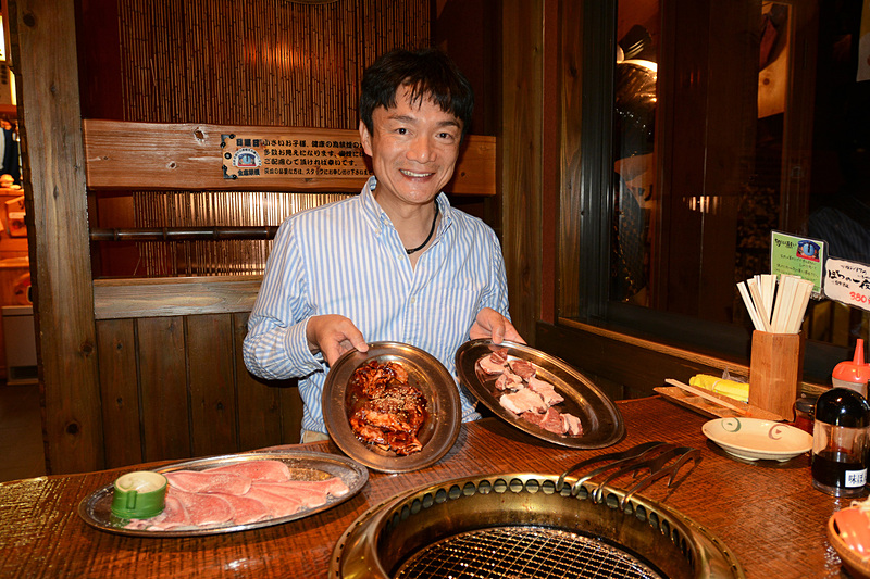 名物はたれ味の「ぼつ焼」（360円）だが、塩味の「ぼつ塩」（360円）、干すことでうま味が倍増するという「ぼつの一夜干し」（380円）などもある。もちろんタンやボルモン、ミノなどもあるので色々ご賞味あれ（ちなみに筆者はぼつ系すべていたただきました）