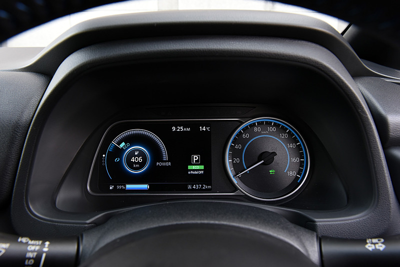 Gグレードの内装では本革シートをはじめ、プラズマクラスター搭載フルオートエアコン、前後シートヒーターなどが標準装備になる