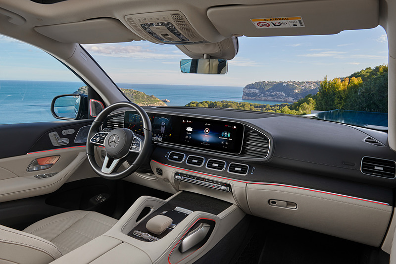 2つの12.3インチ大型ディスプレイを持つ新しいMBUXインフォテイメントシステムを装備