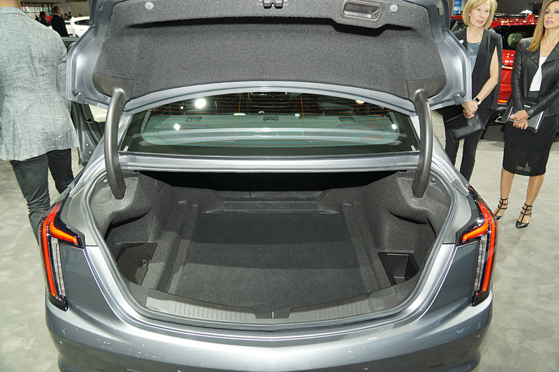 キャデラックの新型FRセダン「CT5」2020年モデル