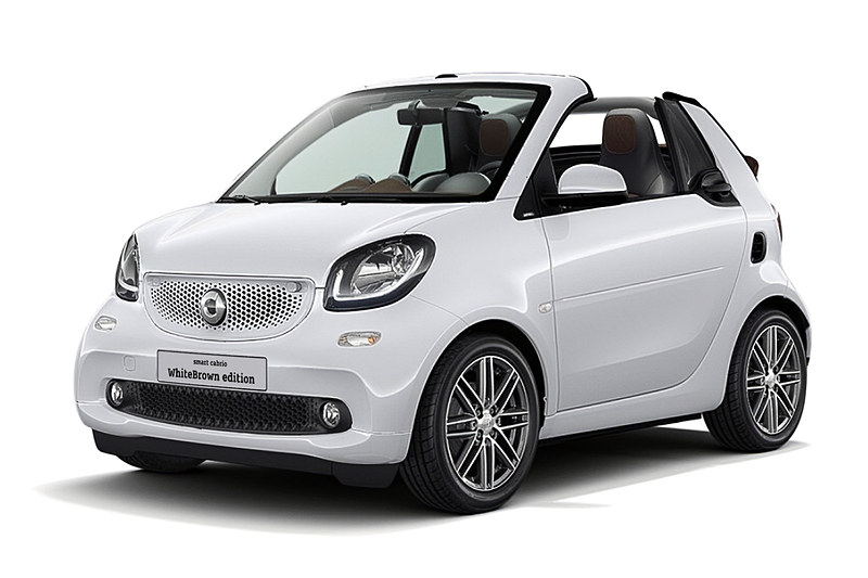 スマート カブリオ WhiteBrown editionではブラウンのソフトトップとグレーマットのディフューザー、専用アルミホイールなどを採用して上品なテイストを表現する