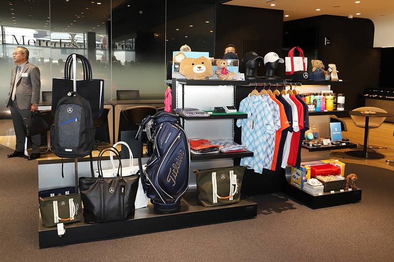 入口左手にはメルセデス・ベンツコレクションのコーナーを設ける