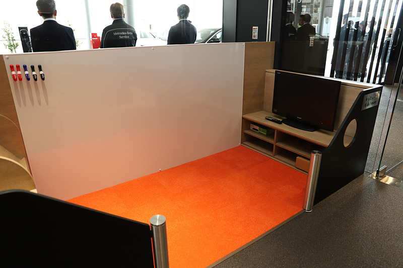 キッズコーナーは壁面がホワイトボードになっている