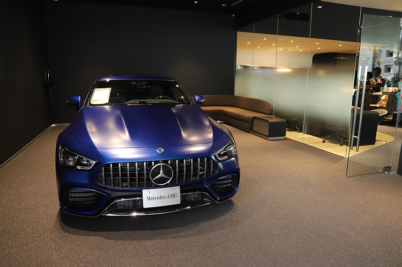 4月20日オープンの「ヤナセ 府中支店」内ハンドオーバー