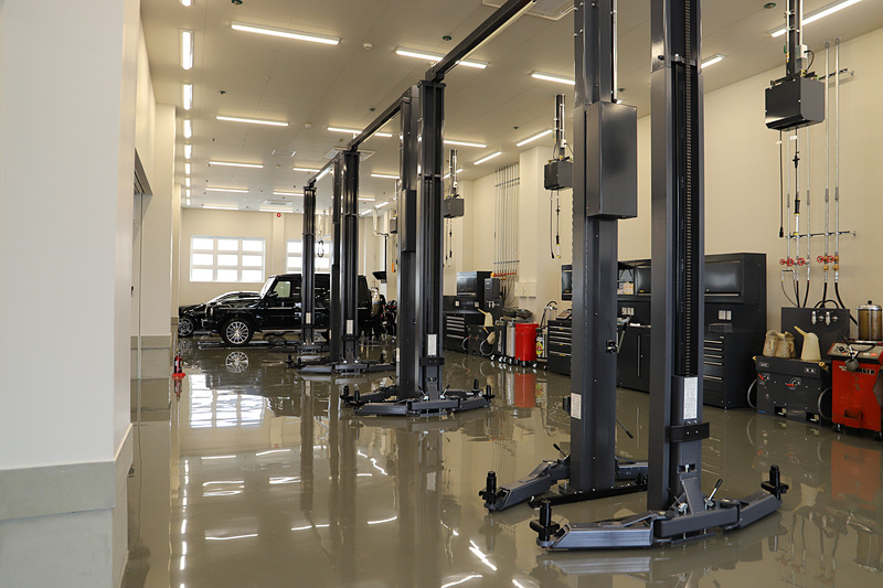 2階にサービス工場を完備。この日は特別に内覧させてもらえた