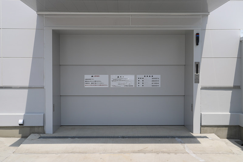 工場や屋上まで車両を運ぶためのエレベーター