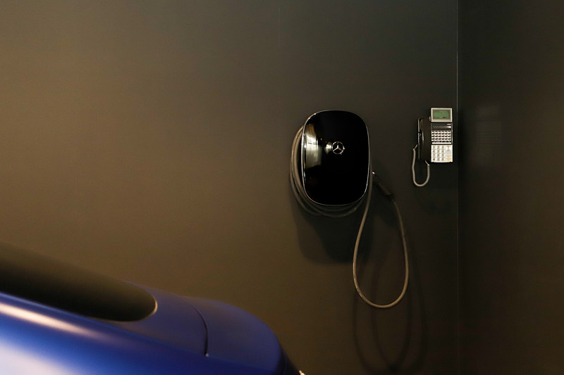 ハンドオーバー内にもEV/PHVの充電ウォールユニットを設置