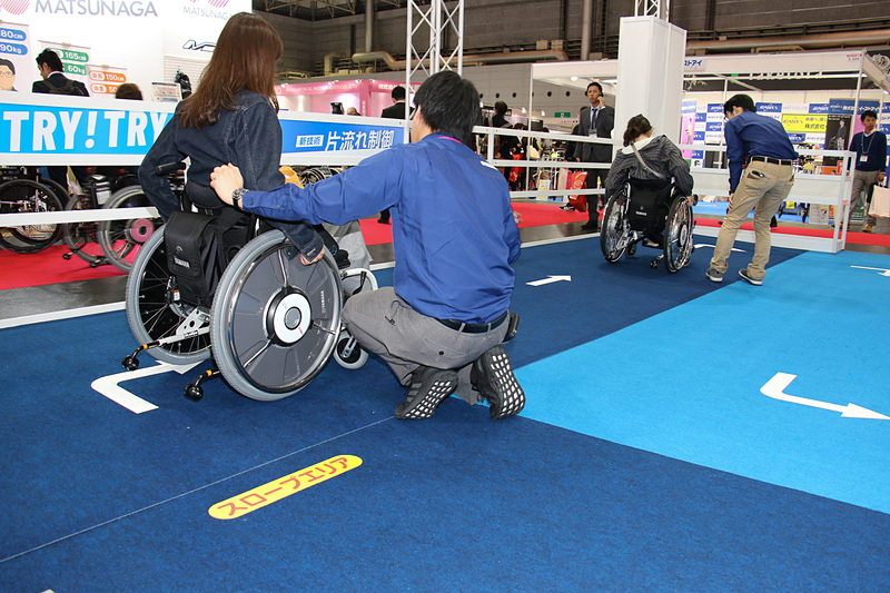 ヤマハブースに用意されている「JWスウィング」体感コーナー