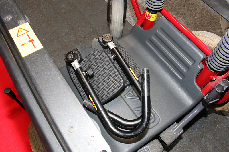 車いすのベース部分はフットレストの取り外しが可能