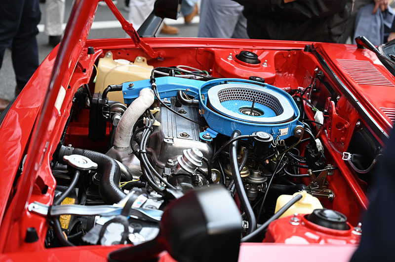 レストアでピカピカとなったエンジンルーム