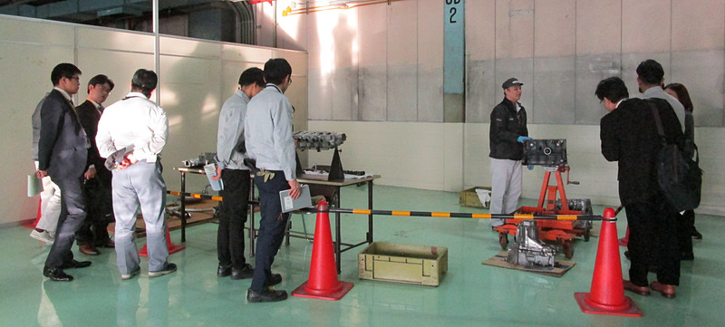 2018年11月に組み付け前の板金塗装を終えたボディの展示、エンジン組立作業などを社内向けに発表