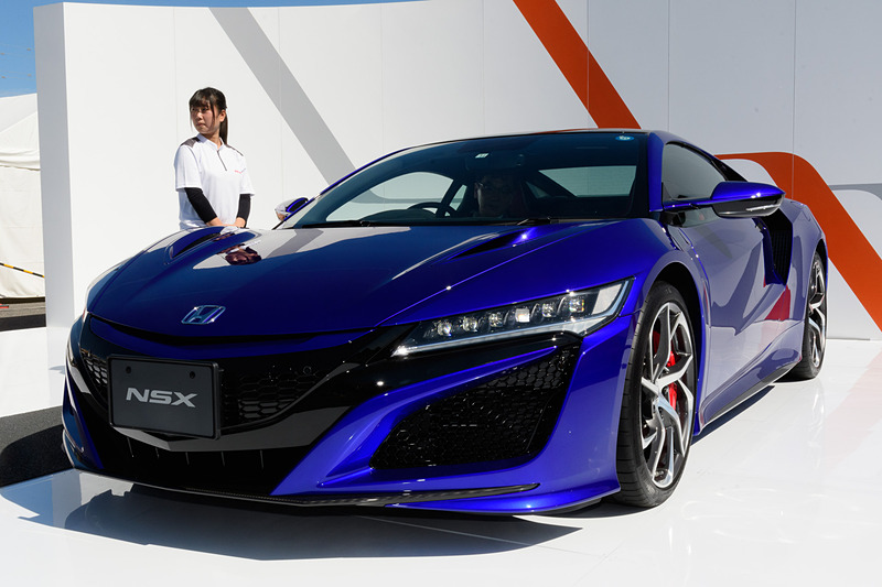鈴鹿2＆4レースのエンジョイ ホンダコーナーに展示されている「NSX」