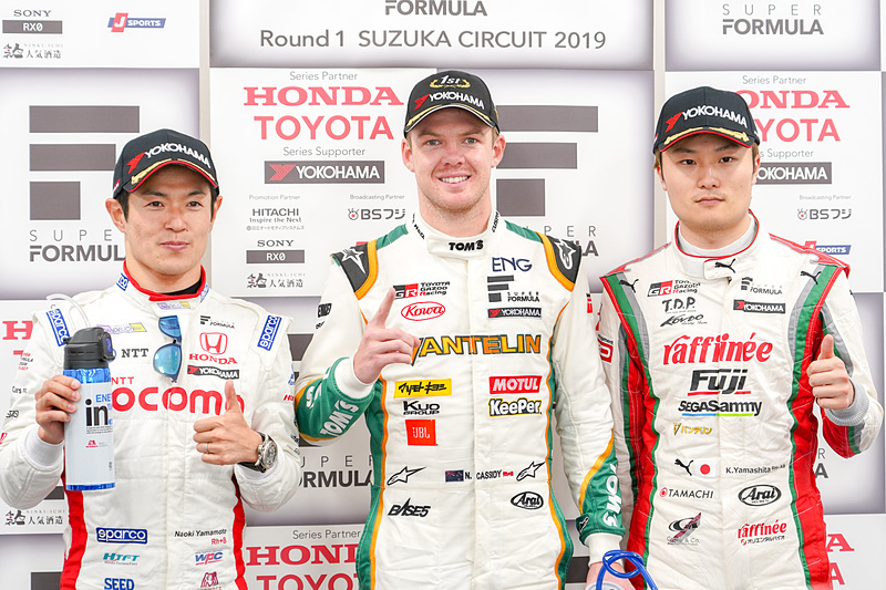 上位入賞した3人のドライバー。山本尚貴選手（左）、ニック・キャシディ選手（中央）、山下健太選手（右）