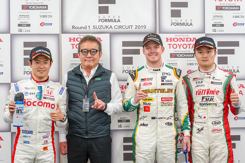 左から山本尚貴選手、舘信秀監督、ニック・キャシディ選手、山下健太選手