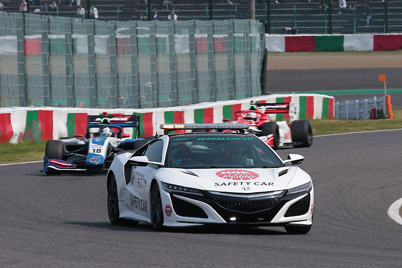 セーフティカーが出る度に、地道に稼いだ後続との差がなくなった小林可夢偉選手