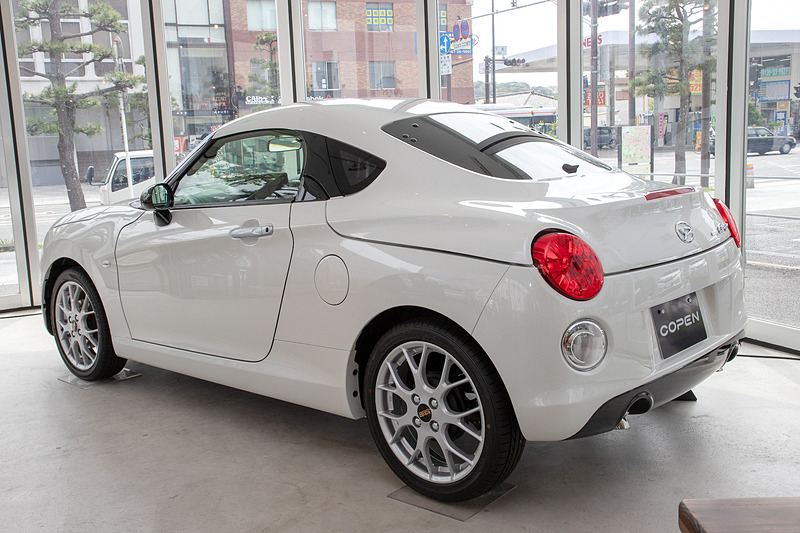 コンセプトモデルではリアフードとフェンダーの合わせ目が広いが、市販モデルでは他の部分同様に間隔が詰められるとのこと