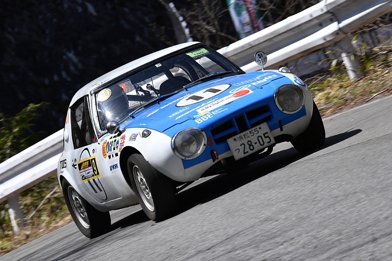 競技中の参戦車両