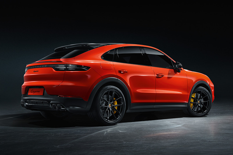 カイエンクーペは最高出力250kW（340PS）、最大トルク450Nmを発生する6気筒 3.0リッターターボエンジンを搭載。カイエンターボクーペは最高出力404kW（550PS）、最大トルク770Nmを発生するV型8気筒 4.0リッターツインターボエンジンを搭載する