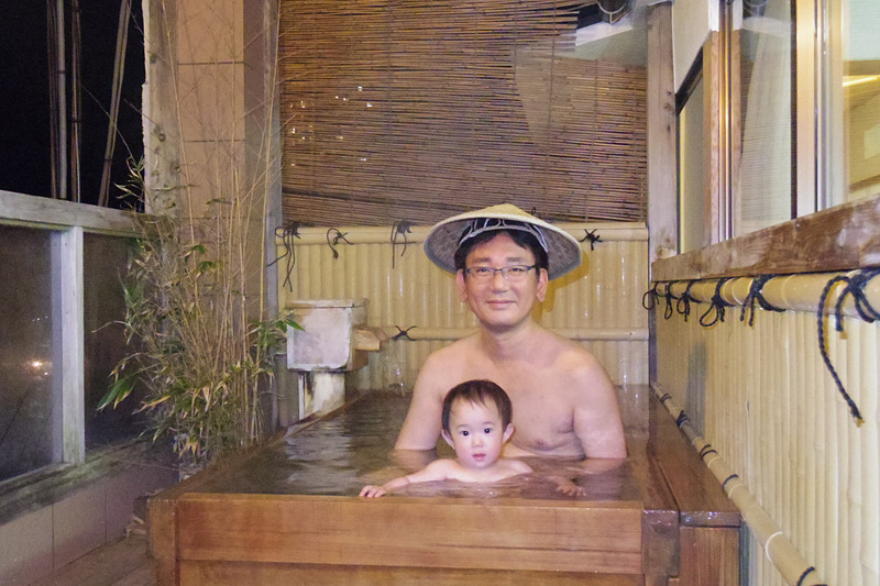 相模湾が見えるお部屋で、露天風呂も楽しめる「うみのホテル 中田屋」はアットホームなおもてなしに癒されました。200Vの普通充電が設置されており、EVでの旅行にもオススメですよ