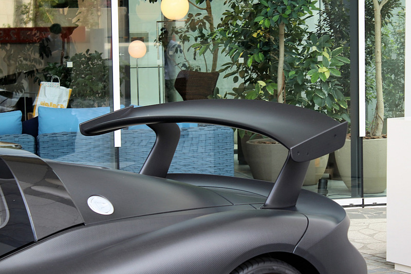 ダラーラ ストラダーレのエクステリア。OZレーシングのホイールにピレリ「P ZERO」（フロント205/40ZR18、リア255/30ZR19）を組み合わせる