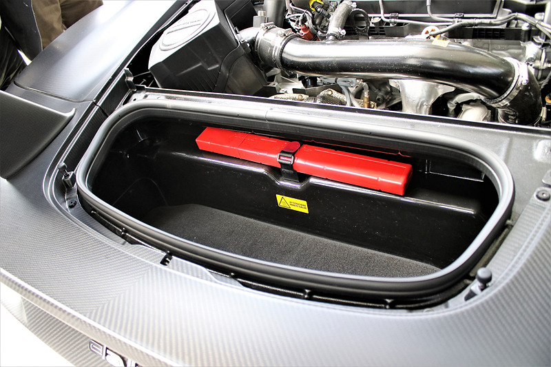 最高出力400PS、最大トルク500Nmを発生する2.3リッター4気筒16バルブツインスクロールターボエンジン