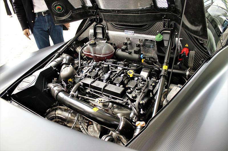 最高出力400PS、最大トルク500Nmを発生する2.3リッター4気筒16バルブツインスクロールターボエンジン