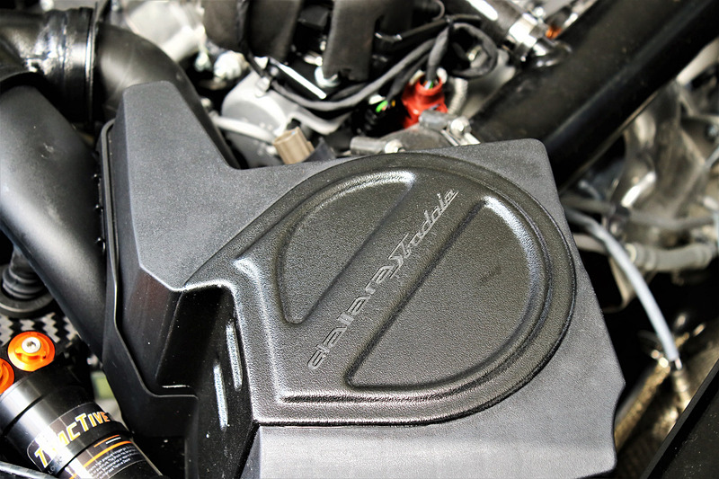 最高出力400PS、最大トルク500Nmを発生する2.3リッター4気筒16バルブツインスクロールターボエンジン