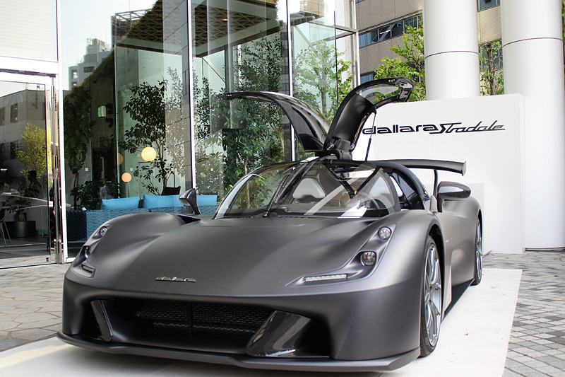 ダラーラ ストラダーレのエクステリア。OZレーシングのホイールにピレリ「P ZERO」（フロント205/40ZR18、リア255/30ZR19）を組み合わせる