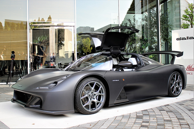 ダラーラ ストラダーレのエクステリア。OZレーシングのホイールにピレリ「P ZERO」（フロント205/40ZR18、リア255/30ZR19）を組み合わせる