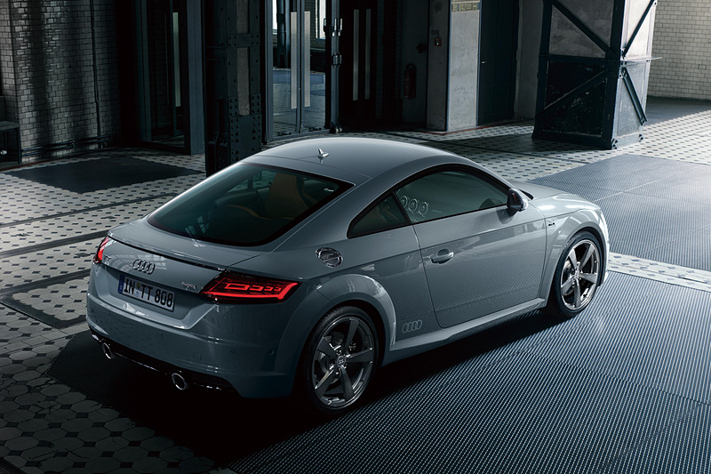 世界限定999台のうち、日本に20台が導入される「TT」シリーズ20周年記念限定モデル「TT 20 years」