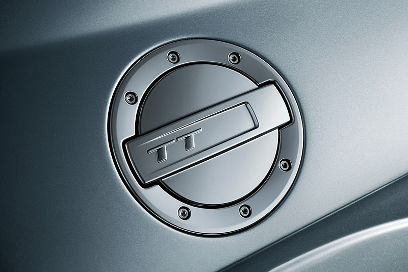 初代TTを彷彿とさせる丸みを帯びたデザインが最新デザインと融合