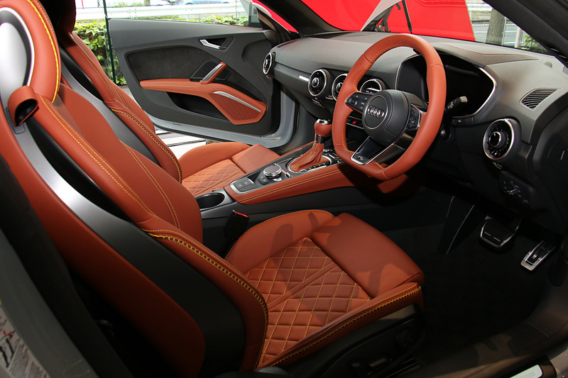 TT 20 yearsのインテリア