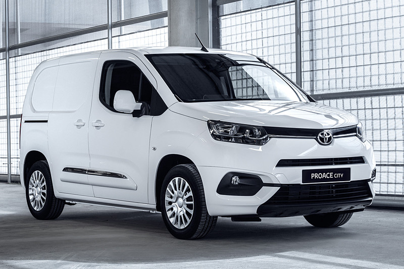 バンタイプの「PROACE CITY VAN」（ショートボディ）