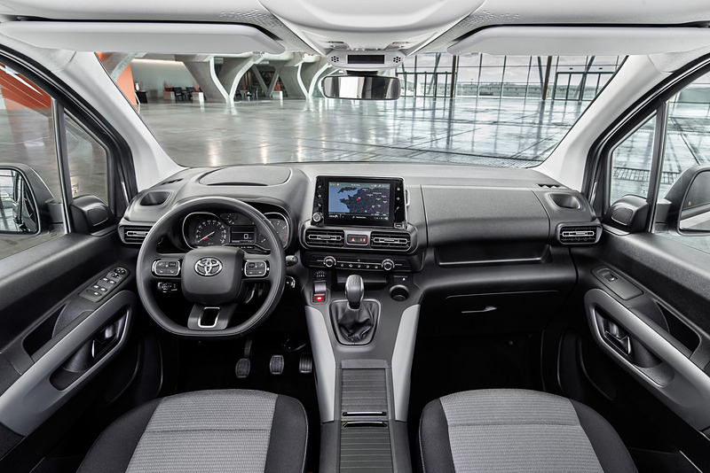 PROACE CITY VERSOの車内（ロングボディ）