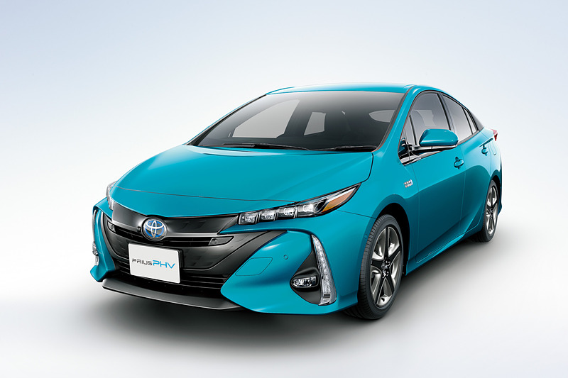 A“プレミアムナビパッケージ”（スピリテッドアクアメタリック）＜オプション装着車＞。内装色はブラック