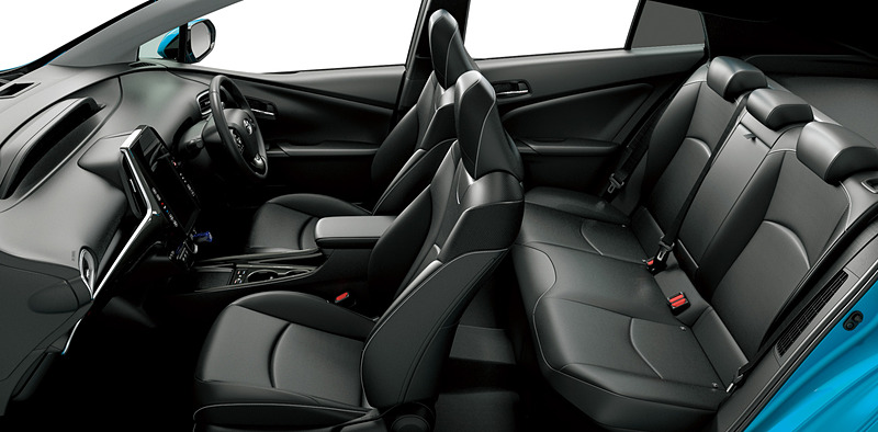 A“プレミアムナビパッケージ”（スピリテッドアクアメタリック）＜オプション装着車＞。内装色はブラック