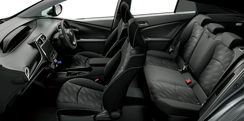 S“セーフティパッケージ”（グレーメタリック）＜オプション装着車＞。内装色はブラック