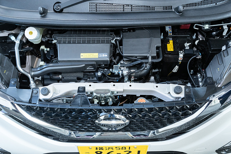 自然吸気の直列3気筒DOHC 0.66リッター「BR06」型エンジンは最高出力38kW（52PS）/6400rpm、最大トルク60Nm（6.1kgfm）/3600rpmを発生。ハイウェイスターX プロパイロットエディション（2WD）のWLTCモード燃費は21.2km/L