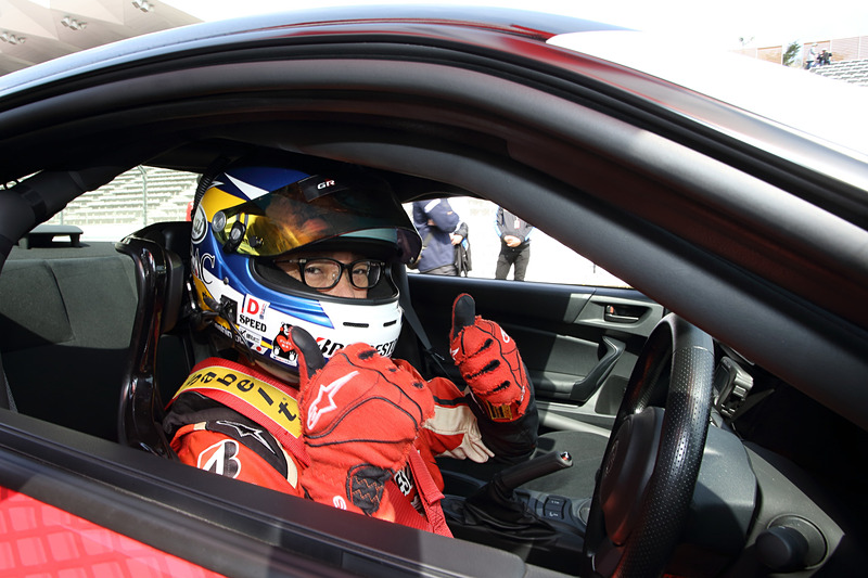 サムズアップで元気そうですが、結構身も心もボロボロ状態……