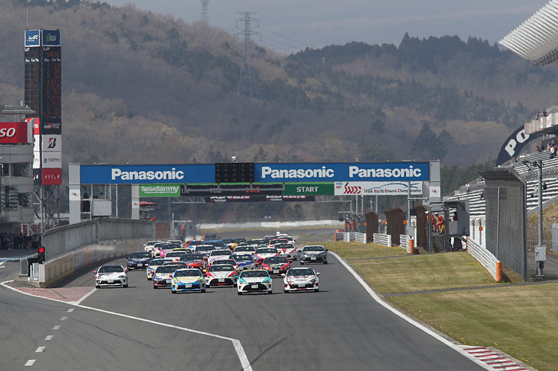 ブリヂストン「POTENZA RE-12D」の強い縦方向のトラクションを活かしてスタートダッシュ