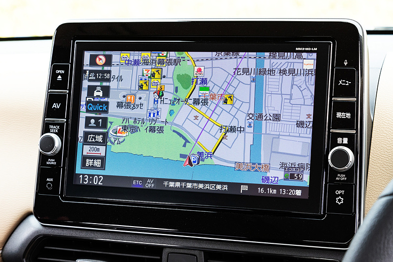 存在感のあるディーラーオプションのオリジナル9型ナビゲーションは21万8808円