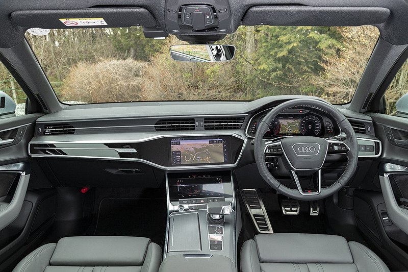 A6 セダン 55 TFSI quattroのインテリア。カラーはローターグレー