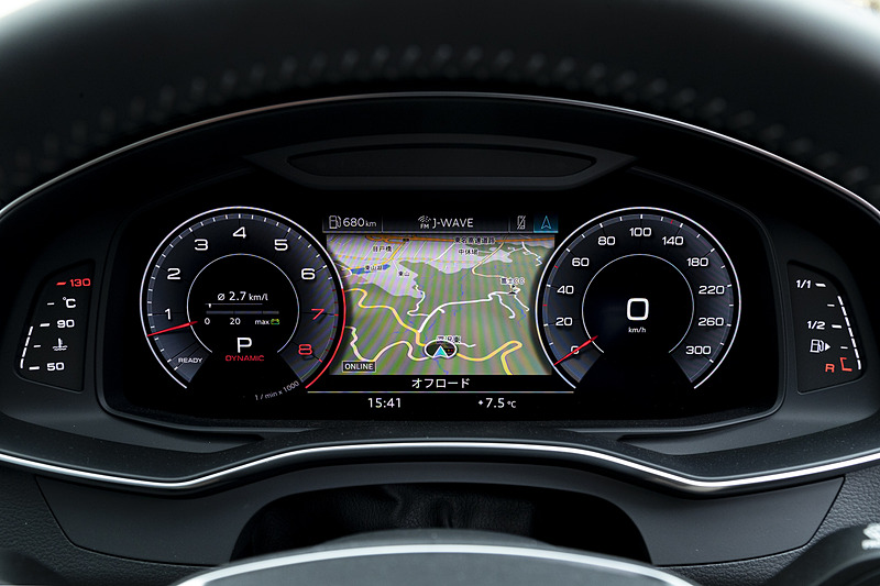 高解像度の12.3インチカラー液晶フルデジタルディスプレイに、スピードメーター、タコメーター、マップ、ラジオ/メディア情報などを表示できる「Audiバーチャルコックピット」を標準装備