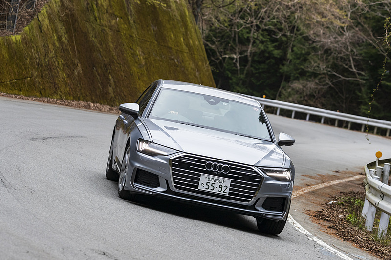 「Comfort」「Auto」「Dynamic」の3タイプから設定を選べるアウディドライブセレクトの特性と道路状況がマッチングすると、よりいっそう楽しく刺激的なドライブが楽しめるだろう